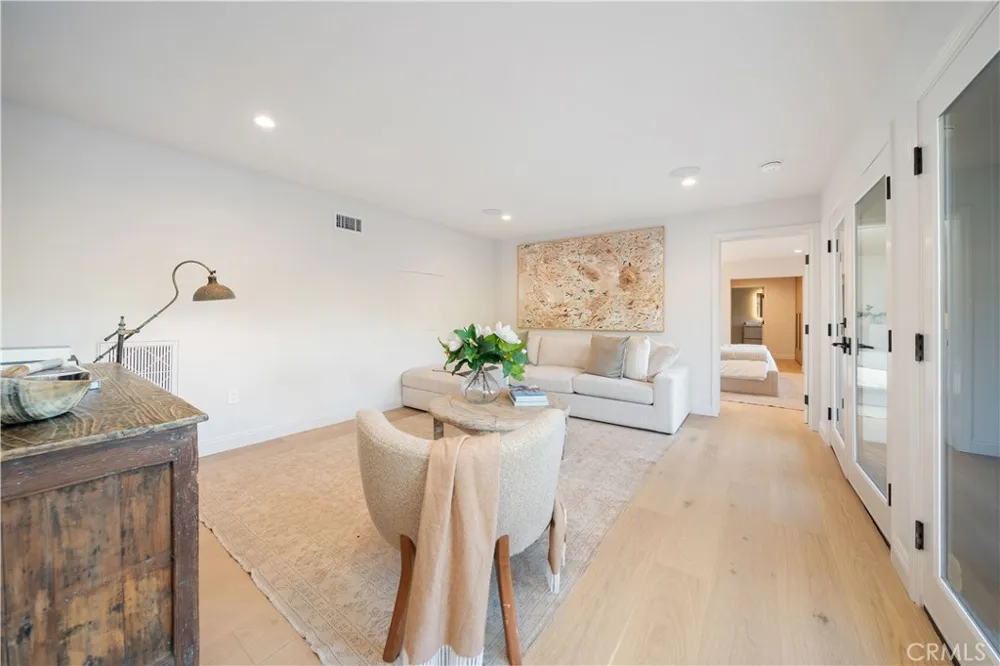 3636 Camino De La Cumbre Sherman Oaks, CA 91423