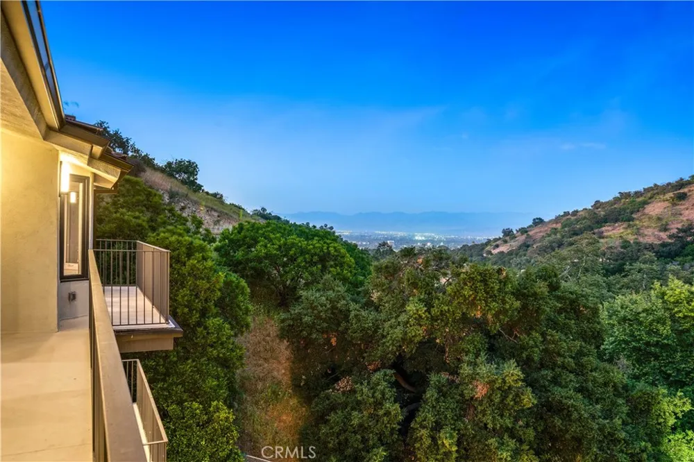 3636 Camino De La Cumbre Sherman Oaks, CA 91423