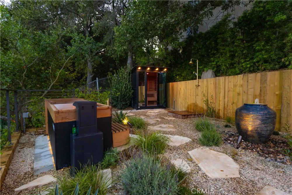 3636 Camino De La Cumbre Sherman Oaks, CA 91423