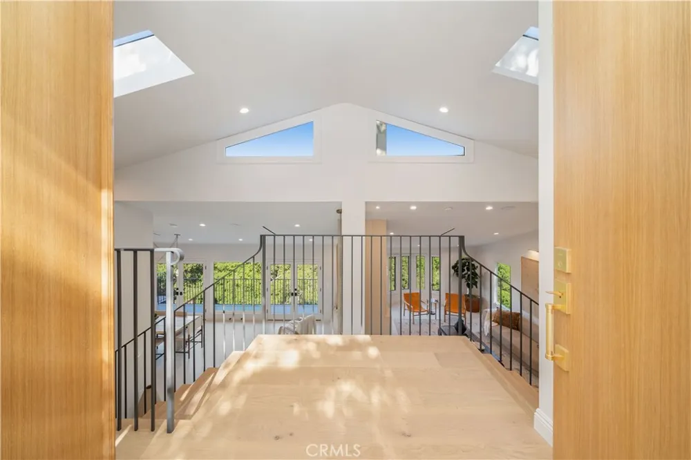 3636 Camino De La Cumbre Sherman Oaks, CA 91423