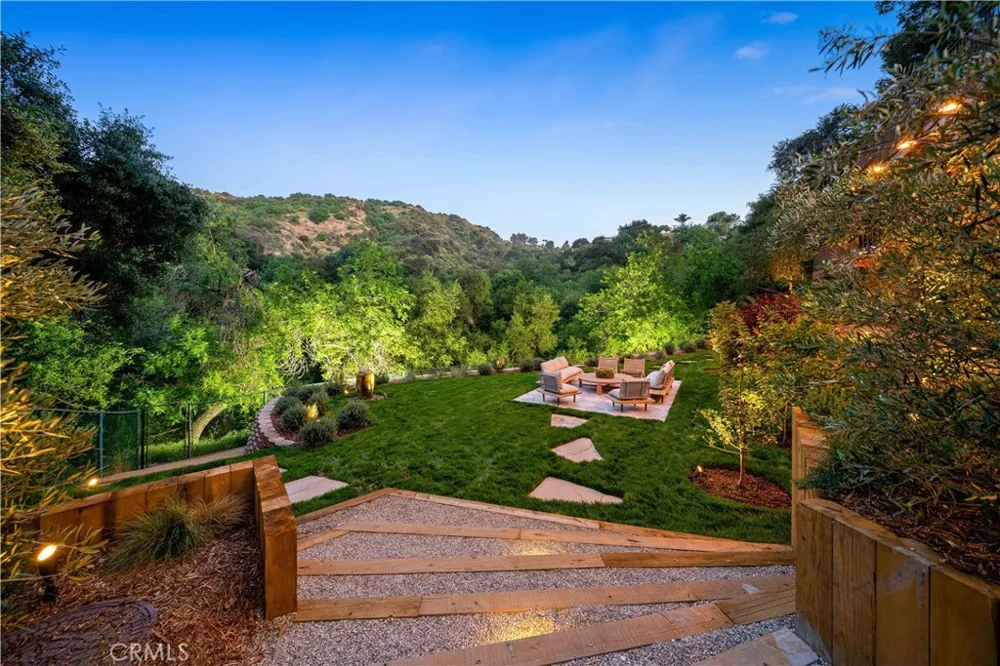 3636 Camino De La Cumbre Sherman Oaks, CA 91423