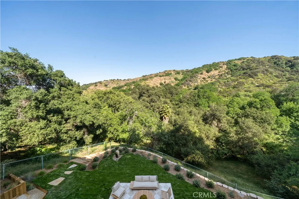 3636 Camino De La Cumbre Sherman Oaks, CA 91423