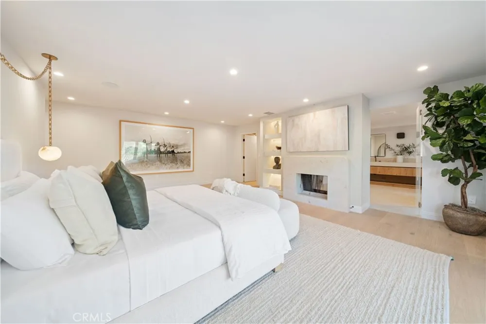 3636 Camino De La Cumbre Sherman Oaks, CA 91423