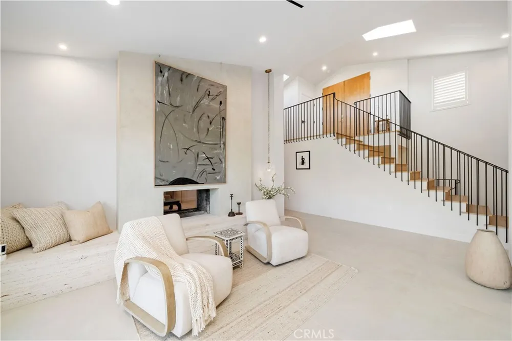 3636 Camino De La Cumbre Sherman Oaks, CA 91423