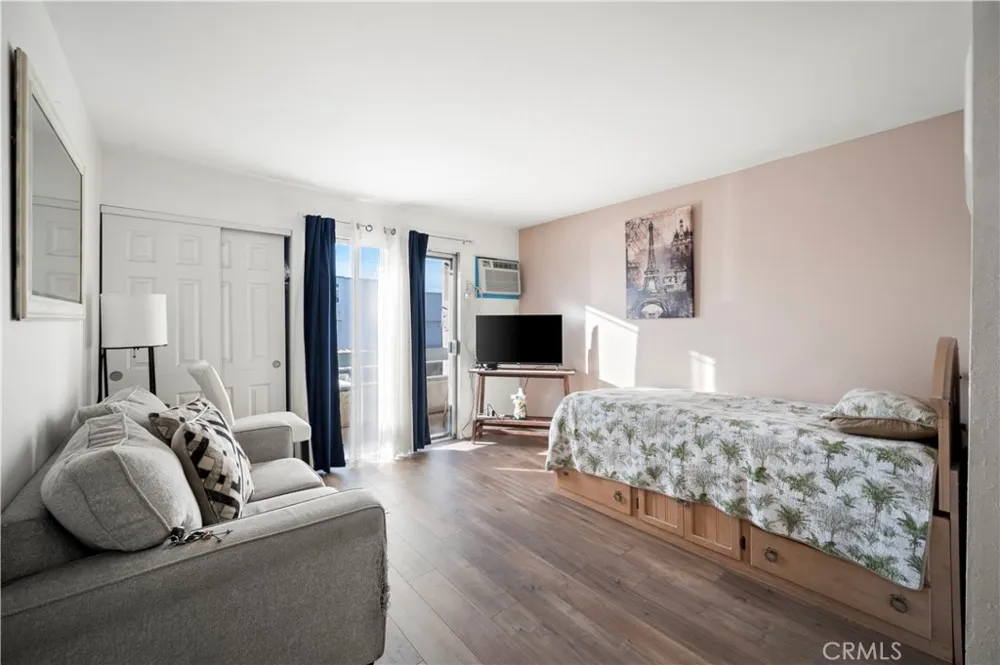 21800 Schoenborn Street #215 Canoga Park, CA 91304