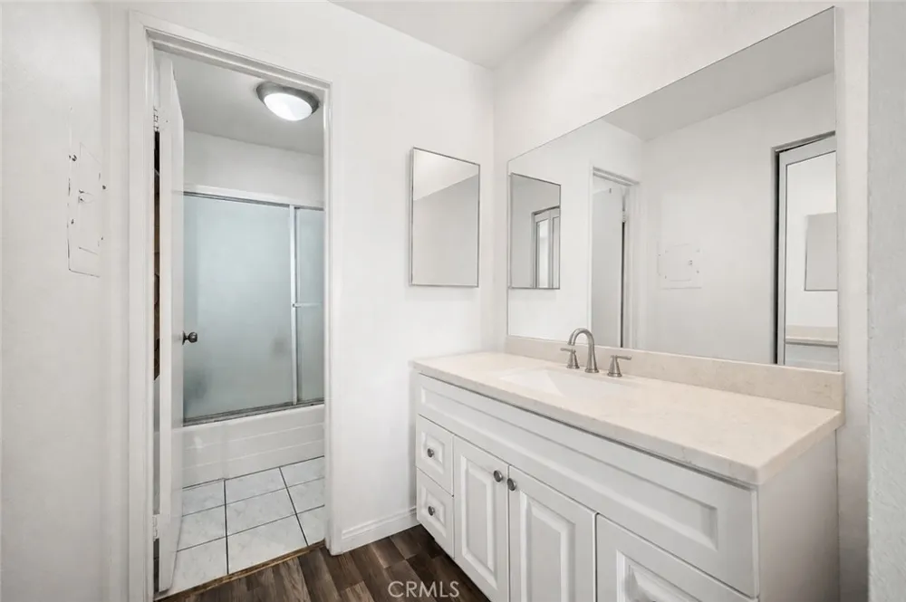 21800 Schoenborn Street #215 Canoga Park, CA 91304