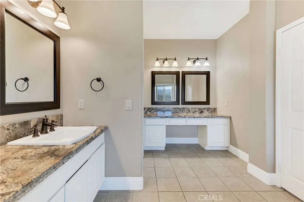 22244 Circle J Ranch Road Saugus, CA 91350