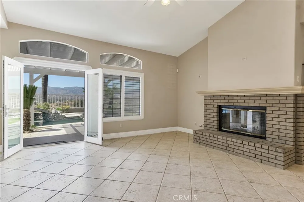 22244 Circle J Ranch Road Saugus, CA 91350