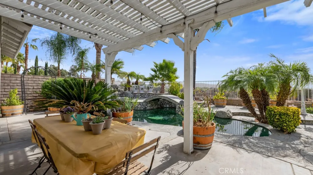 22244 Circle J Ranch Road Saugus, CA 91350