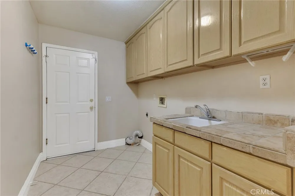 22244 Circle J Ranch Road Saugus, CA 91350