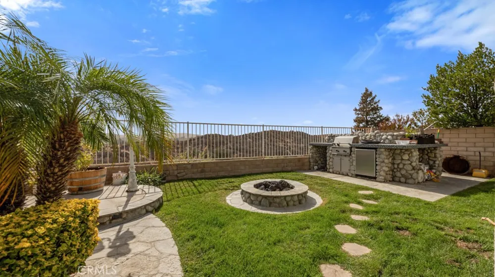 22244 Circle J Ranch Road Saugus, CA 91350