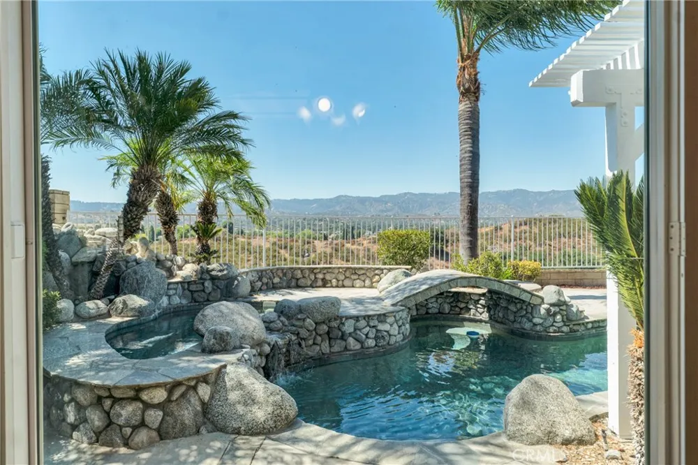 22244 Circle J Ranch Road Saugus, CA 91350