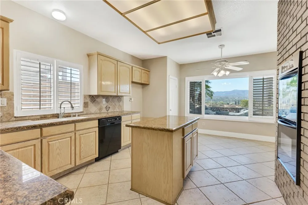 22244 Circle J Ranch Road Saugus, CA 91350