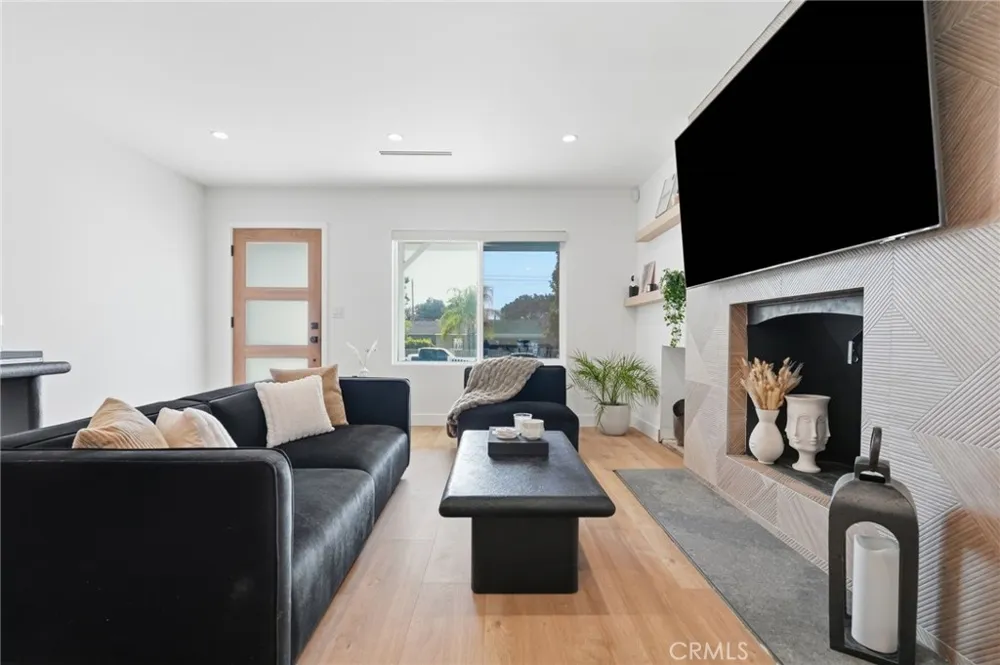 10824 Odell Sunland, CA 91040