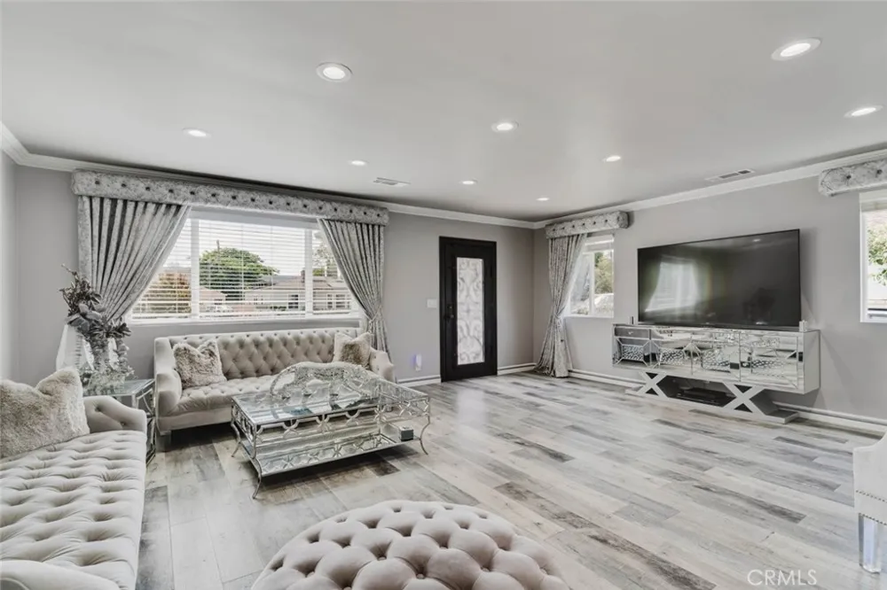 6545 Bellingham Avenue North Hollywood, CA 91606