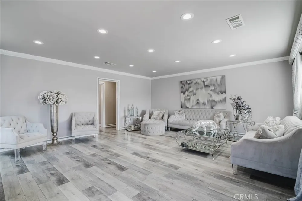 6545 Bellingham Avenue North Hollywood, CA 91606