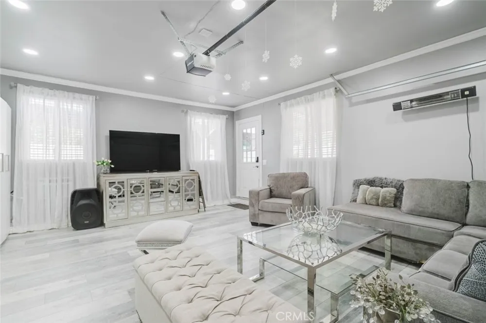 6545 Bellingham Avenue North Hollywood, CA 91606