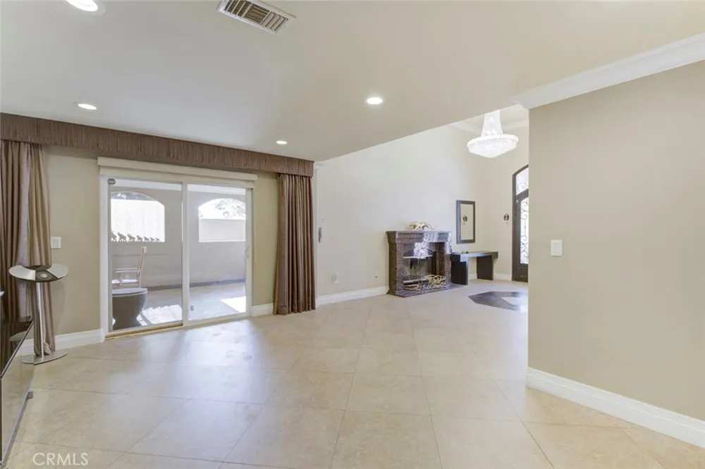 10610 Oak Tree Sunland, CA 91040