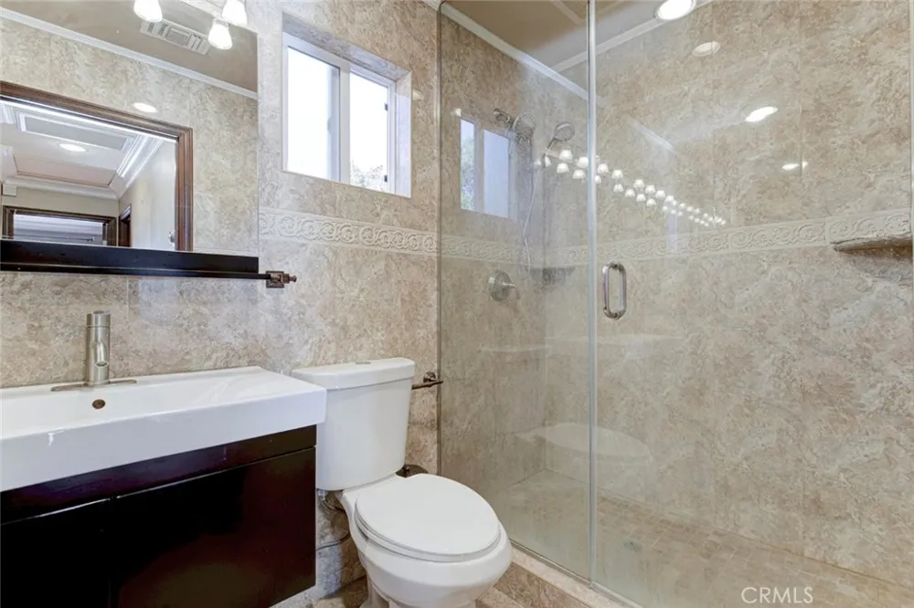 10610 Oak Tree Sunland, CA 91040