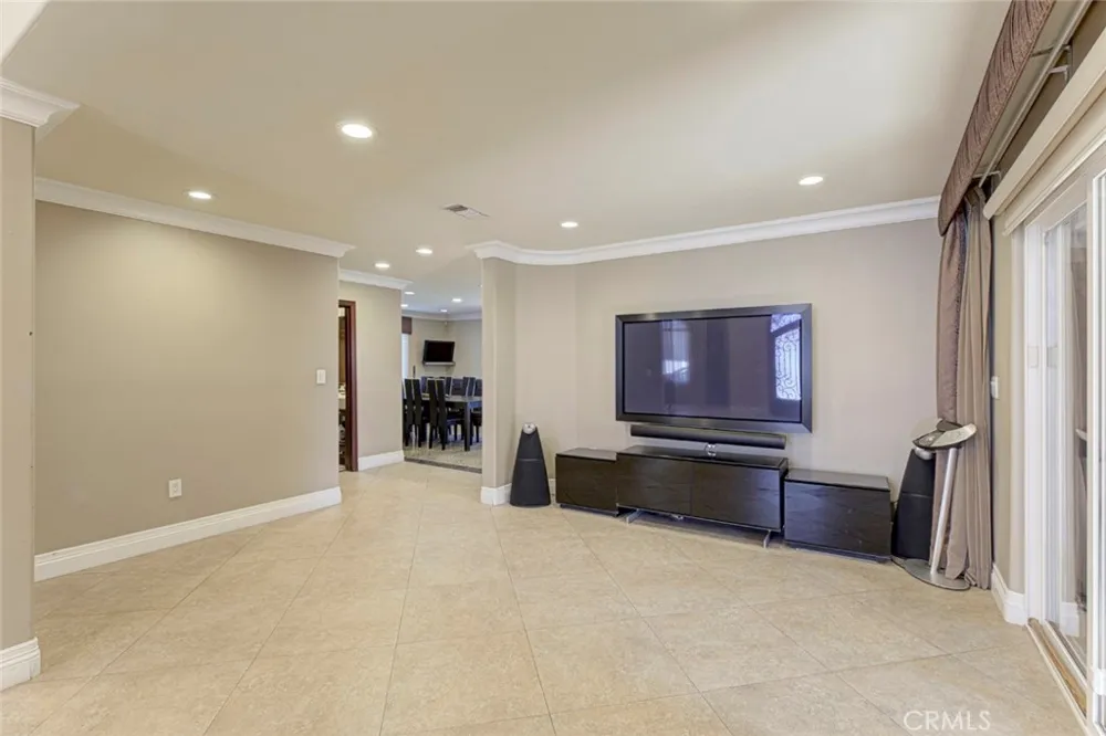 10610 Oak Tree Sunland, CA 91040
