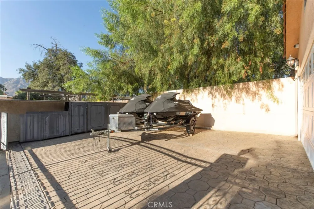10610 Oak Tree Sunland, CA 91040