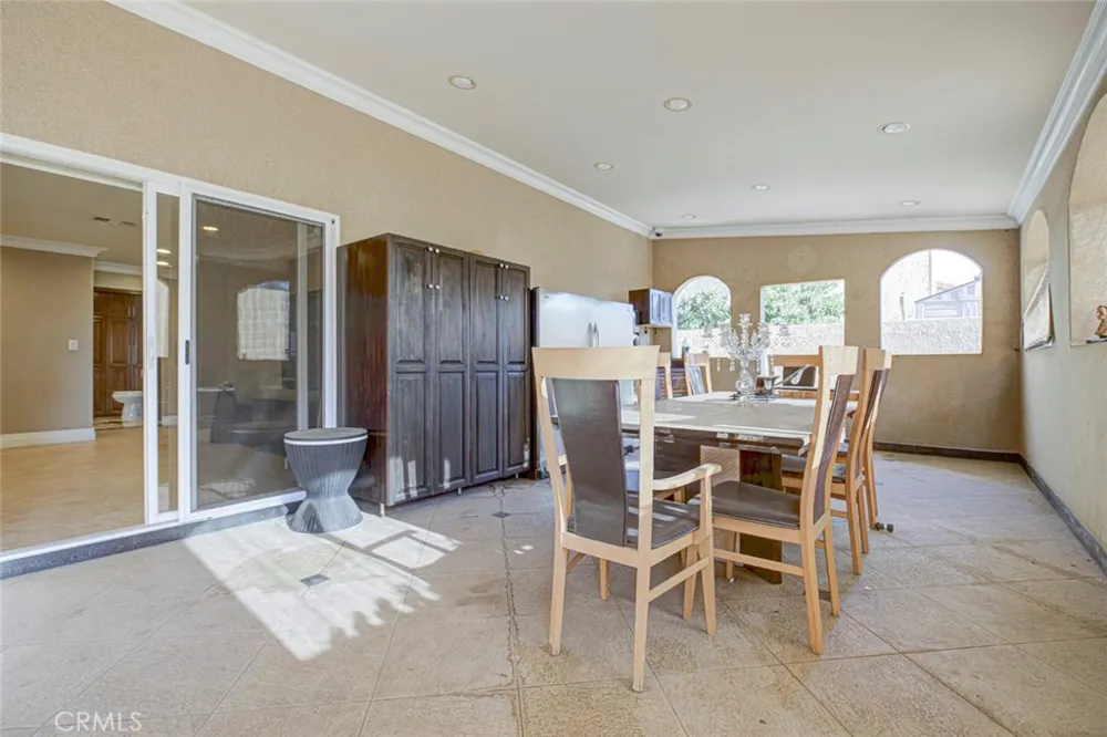 10610 Oak Tree Sunland, CA 91040