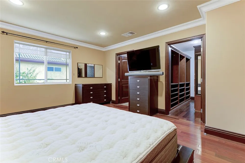 10610 Oak Tree Sunland, CA 91040