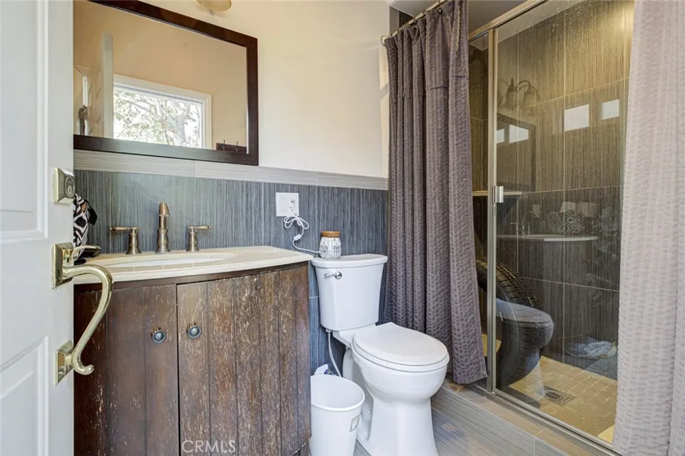 10610 Oak Tree Sunland, CA 91040