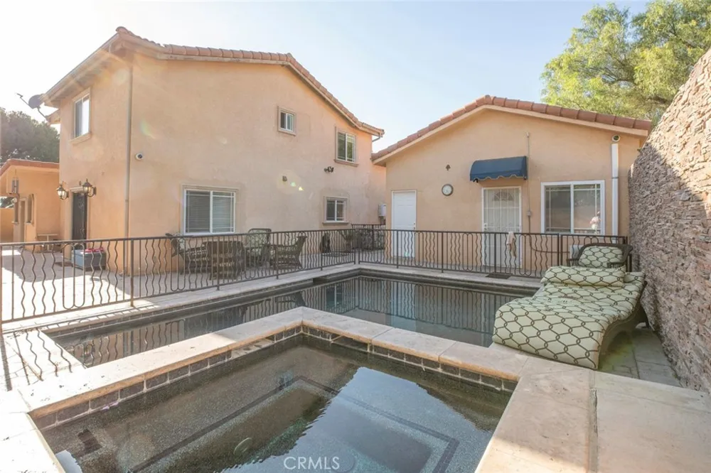 10610 Oak Tree Sunland, CA 91040