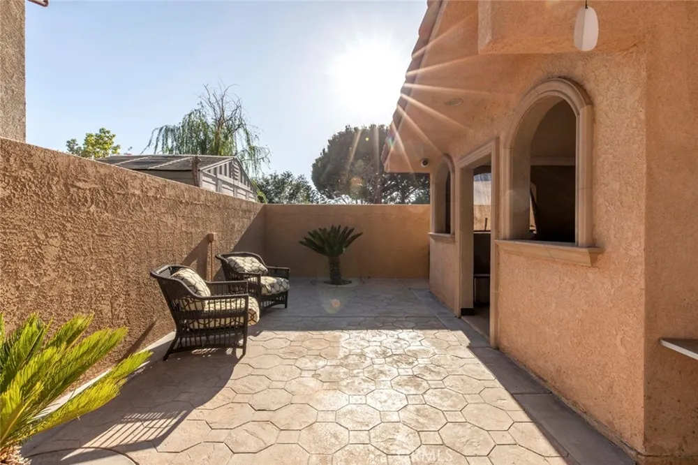 10610 Oak Tree Sunland, CA 91040