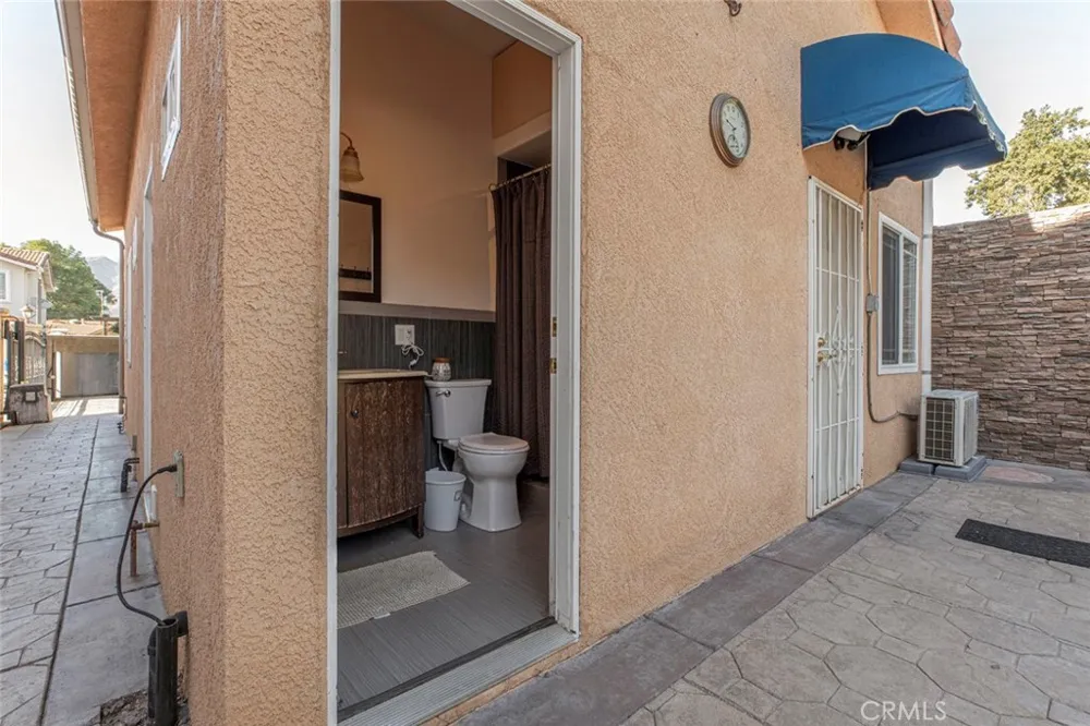 10610 Oak Tree Sunland, CA 91040