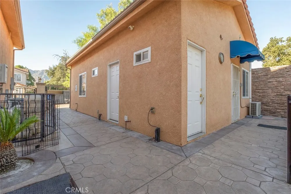 10610 Oak Tree Sunland, CA 91040