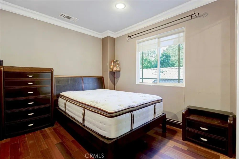 10610 Oak Tree Sunland, CA 91040