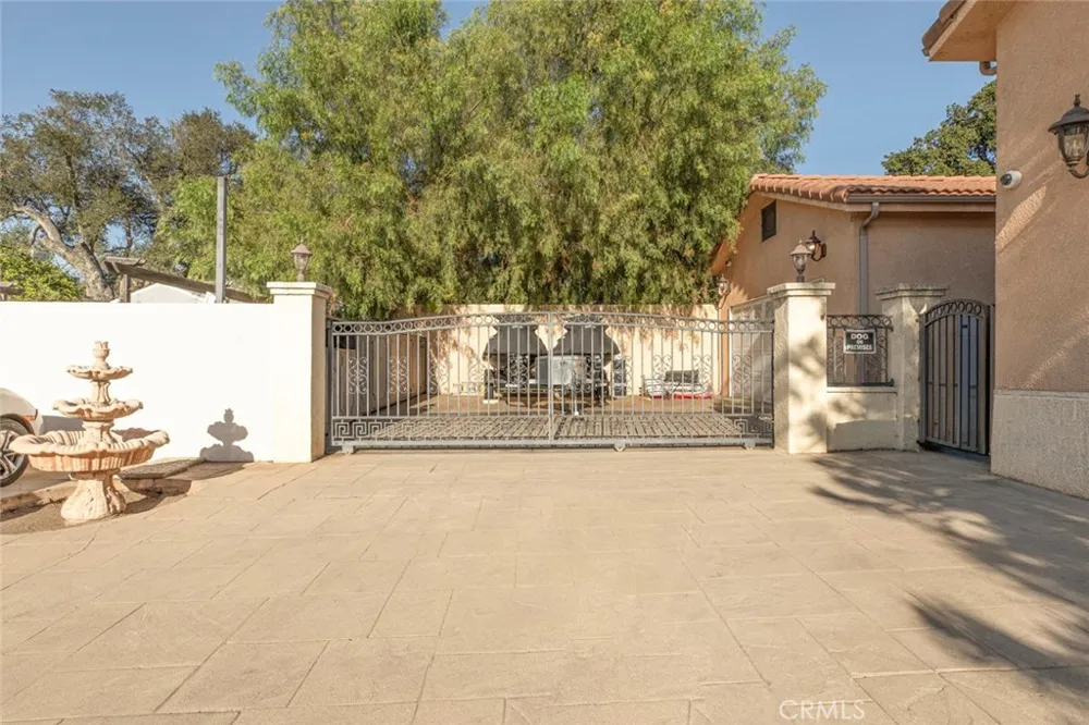 10610 Oak Tree Sunland, CA 91040