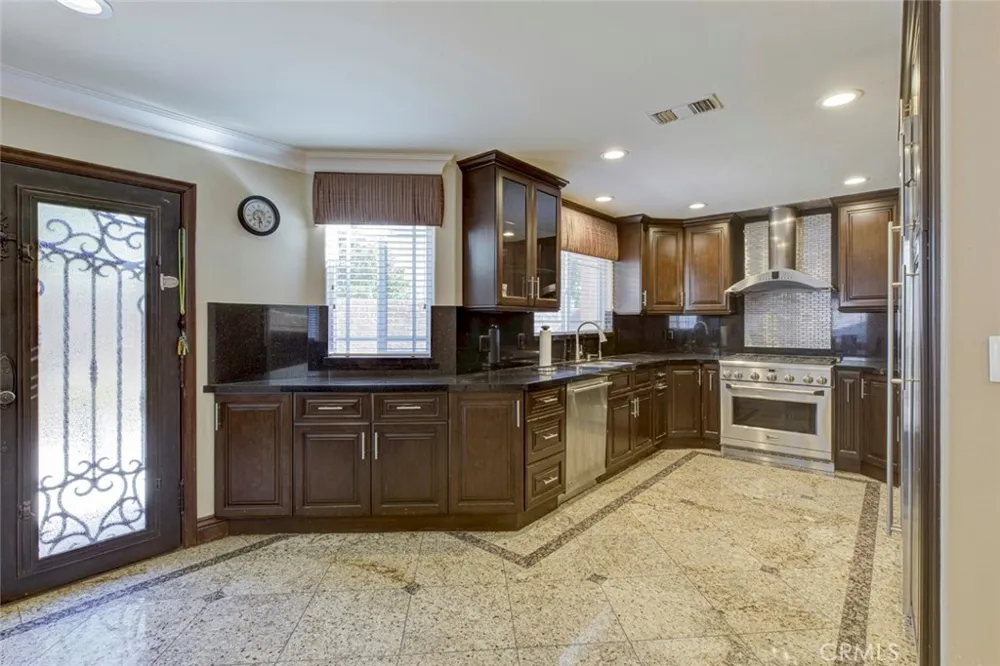 10610 Oak Tree Sunland, CA 91040