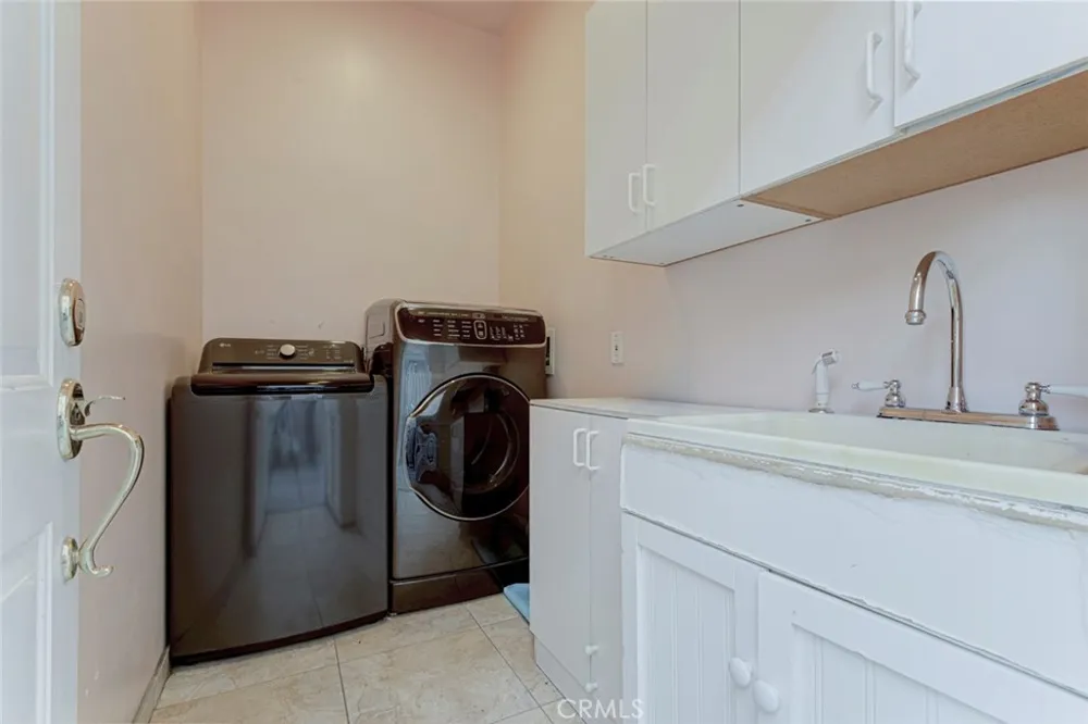 10610 Oak Tree Sunland, CA 91040