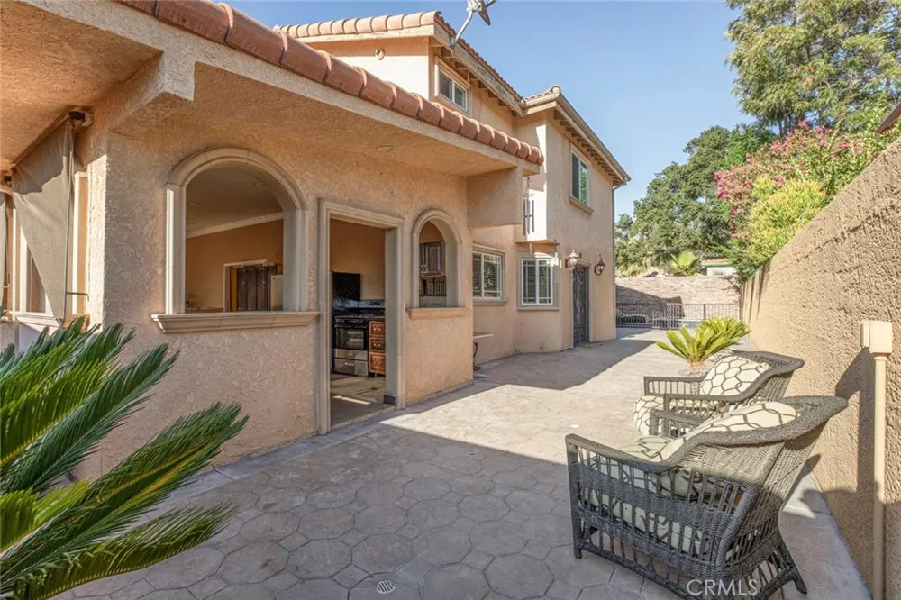 10610 Oak Tree Sunland, CA 91040