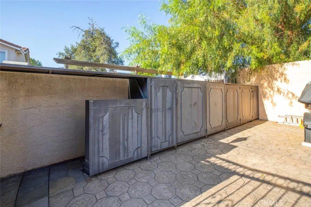 10610 Oak Tree Sunland, CA 91040