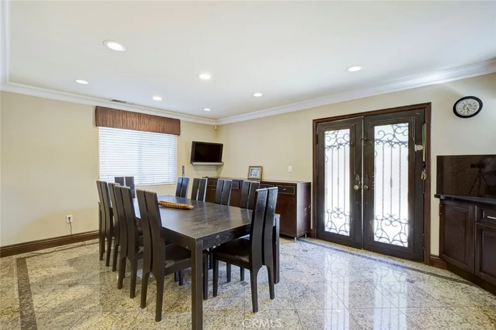 10610 Oak Tree Sunland, CA 91040