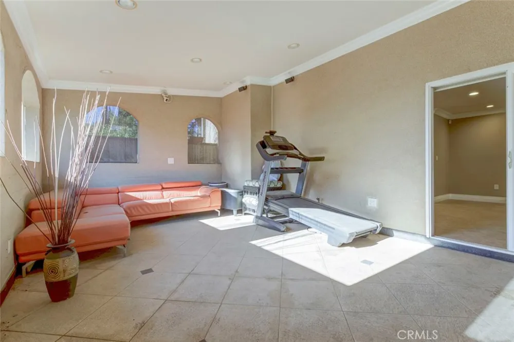 10610 Oak Tree Sunland, CA 91040