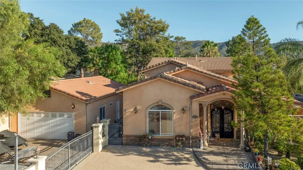 10610 Oak Tree Sunland, CA 91040