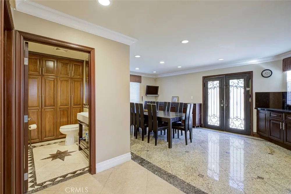 10610 Oak Tree Sunland, CA 91040