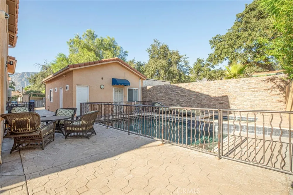 10610 Oak Tree Sunland, CA 91040