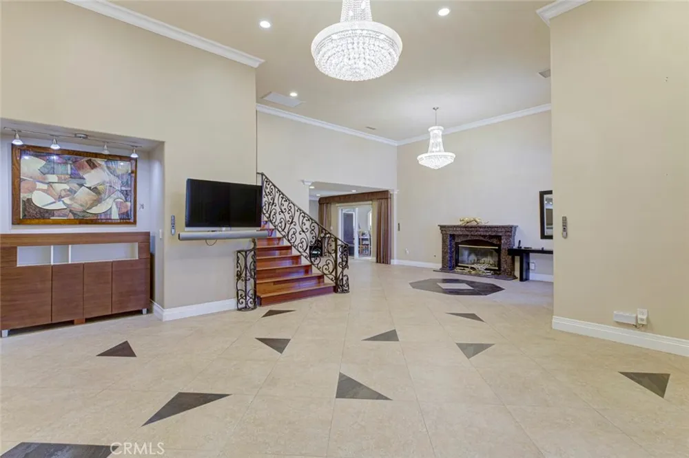 10610 Oak Tree Sunland, CA 91040