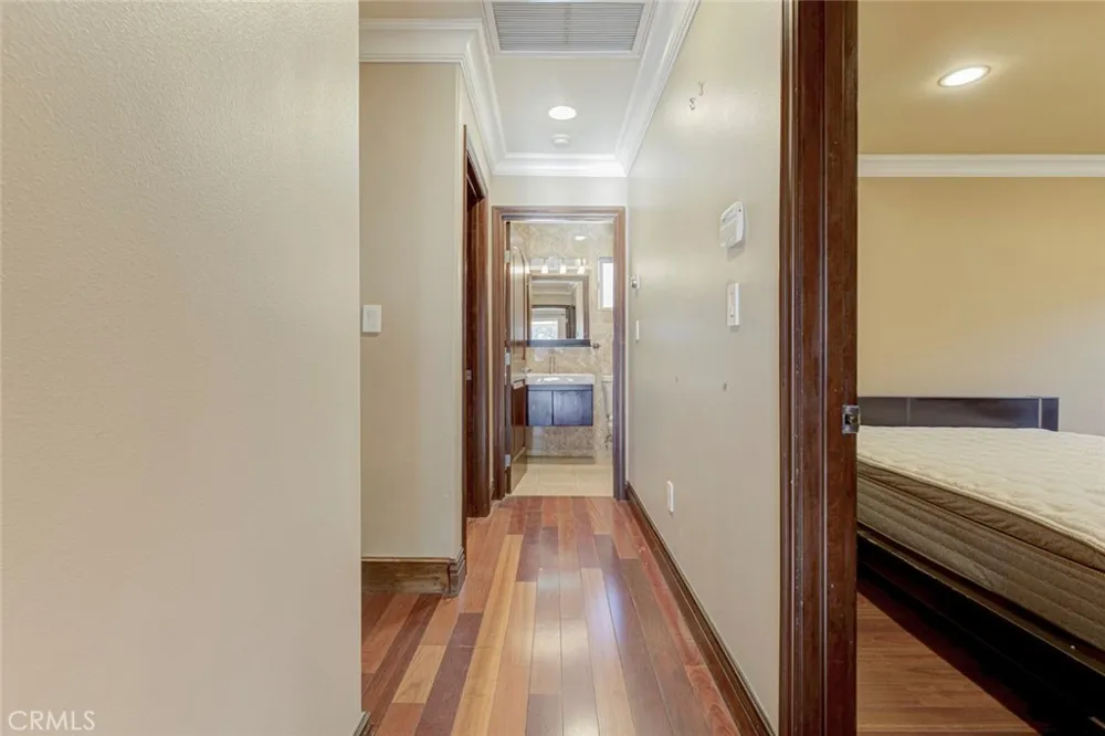 10610 Oak Tree Sunland, CA 91040