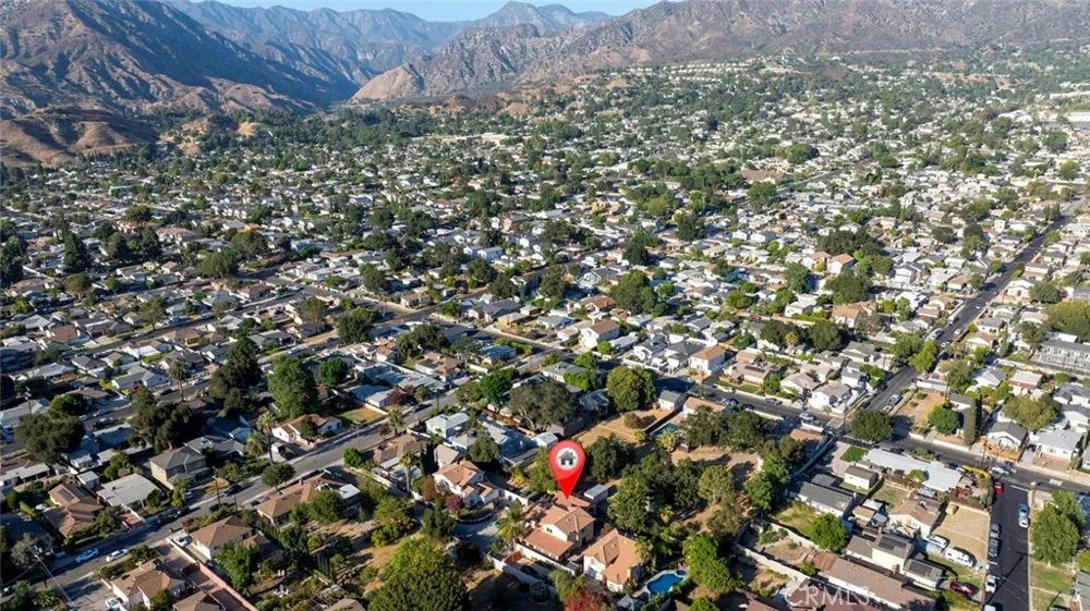 10610 Oak Tree Sunland, CA 91040