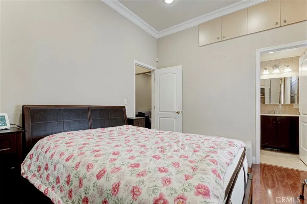 10610 Oak Tree Sunland, CA 91040