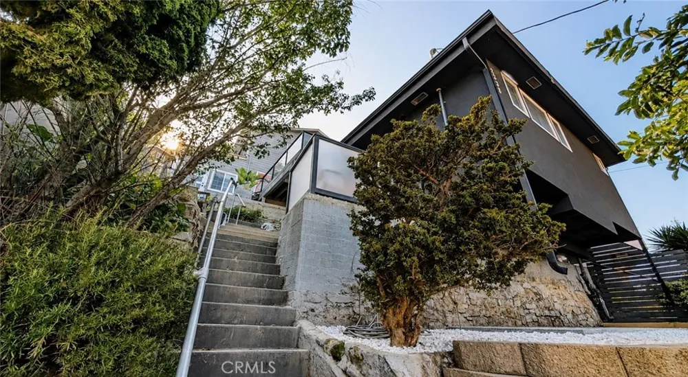 2338 Riverside Drive Silver Lake, CA 90039