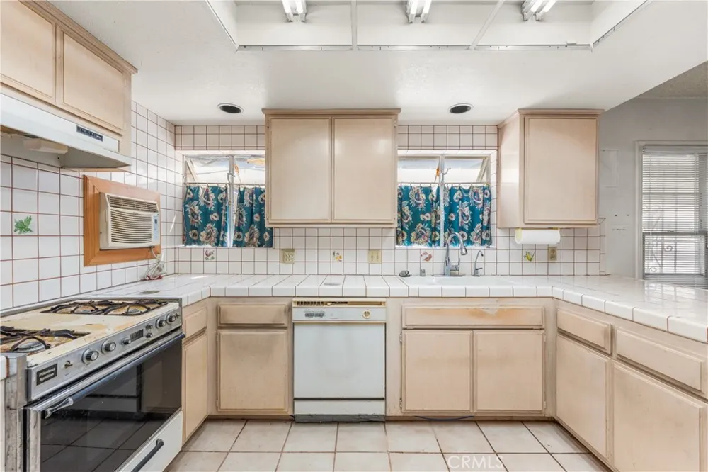 3920 Buckingham Road Los Angeles, CA 90008