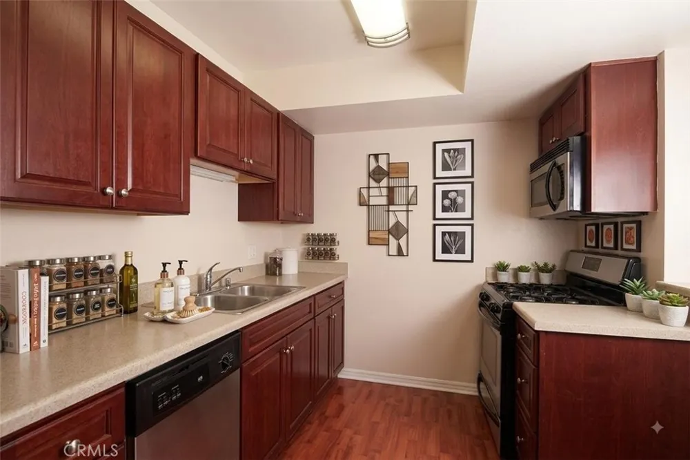 5545 Canoga Avenue #213 Woodland Hills, CA 91367